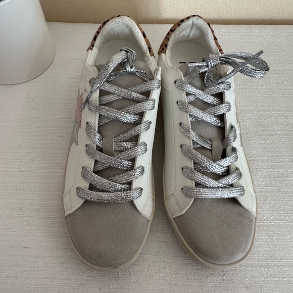 JF Zaylee White /Gray Sninny Lace Up Sneakers Woman’s 6 - Picture 2 of 12